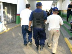 Los dos sujetos fueron alcanzados metros más adelante de donde cometieron el robo. ARCHIVO  /