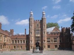 Colegio Eton, lugar donde estudiaron los príncipes William y Harry. ESPECIAL  /