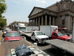 Transportistas arribaron con unos 50 automotores al primer cuadro tapatío. A. GARCÍA  /