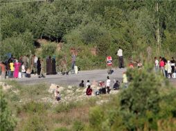 Miles de personas han abandonado Maarrat al Neaman, al noroeste de Damasco. EFE  /