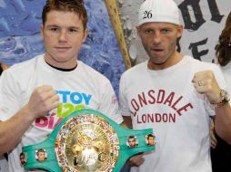 Ambos contrincantes posando en la rueda de prensa. E. PACHECO  /