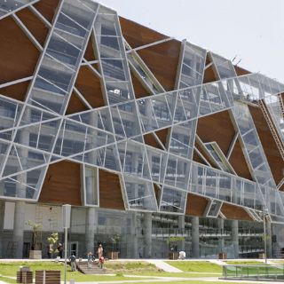 Autor justifica la fachada de la Biblioteca