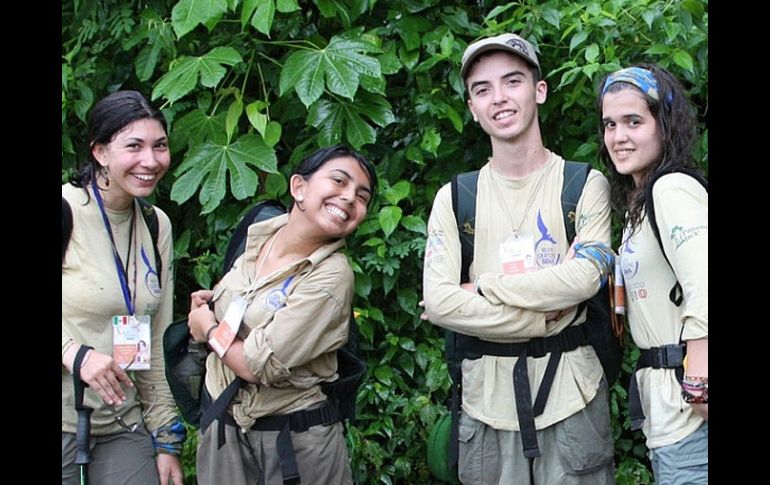 Los jóvenes llegaron agotados tras un viaje de 12 horas en el que la ilusión por lo vivido apenas les permitió dormir. ESPECIAL  /