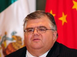 El gobernador del banco central de México, habla durante una conferencia de prensa en la embajada mexicana en Beijing. AFP  /