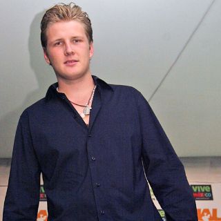 Más romántico, Alexander Acha