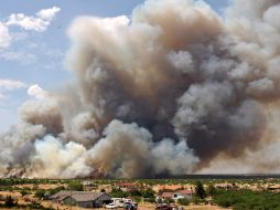 Arizona declaró estado de emergencia ante el rápido avance de dos incendios forestales. AP-Arizona Daily Star  /