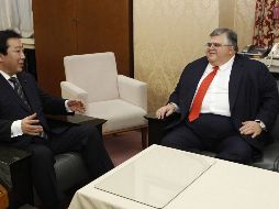 El gobernador del Banco de México, se reúne con el ministro de Finanzas japonés, Yoshihiko Noda. REUTERS  /