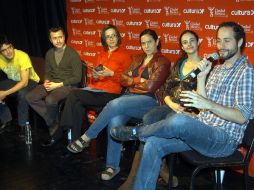 El director Hugo Arrevillaga, junto a varios actores, anunciaron  el estreno de la obra de teatro 'Bosques'. NTX  /