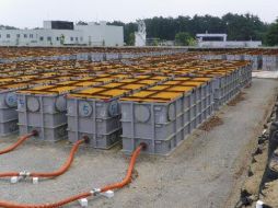 Tanques de almacenamiento temporal de nivel de agua de bajos y medianos radiactivos de TEPCO. REUTERS  /
