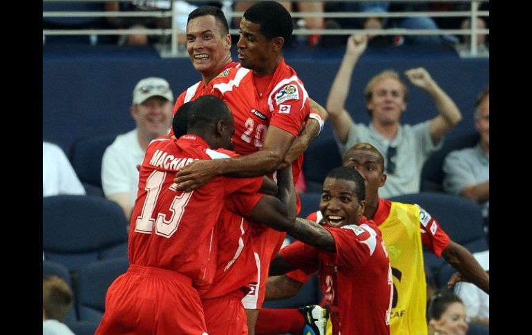 Los jugadores de Panamá celebran el gol, durante juego de Copa Oro 2011. MEXSPORT  /