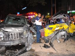 El auto de alquiler y una camioneta quedaron destruidos por el golpe que recibieron de una Honda CRV. O. RUVALCABA  /