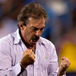 La Volpe dice que Honduras gana con ''artimañas''