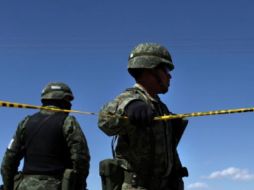 Elementos del Ejército mexicano acudieron al lugar del ataque para resguardar la zona y apoyar en las indagatorias. ARCHIVO  /