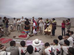 Vista de la ceremonia del 'pago u ofrenda a la tierra'. EFE  /