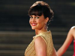 La actriz Carla Gugino entregó el premio al Mejor Actor que ganó el macedonio Sevket Emrulla. AP  /