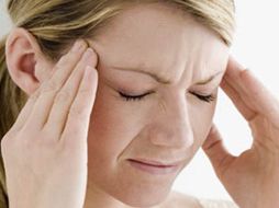 Una investigación revela que las personas con migrañas o cefaleas graves son más propensas a probar remedios alternativos. ESPECIAL  /