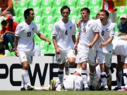 Selección de Nueva Zelanda celebrando gol en partido contra Uzbekistán. MEXSPORT  /