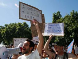 Manifestantes portugueses convocados por el movimiento 'Democracia real ya' en Lisboa. REUTERS  /
