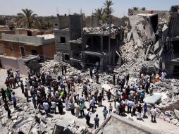 El gobierno libio dijo que esta zona de edificios fue atacada por la OTAN, dejando varios muertos. AFP  /