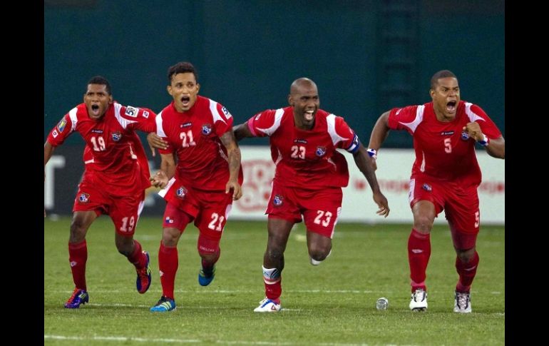 Jugadores del equipo de Panamá celebrando un gol contra El Salvador. MEXSPORT  /