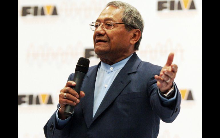 Manzanero relató anécdotas y repartió consejos entre los jóvenes que asistieron a la FIM. E. BARRERA  /