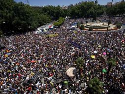 Los manifestantes se reúnen en la Plaza Neptuno de Madrid, cerca del Parlamento español. EFE  /