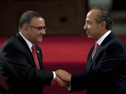 Felipe Calderón  recibe al presidente de El Salvador, Mauricio Funes, en Los Pinos. AFP  /