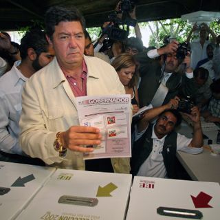 Hank dice que iría por gubernatura de BC, si se lo piden