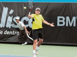 Daniel Garza tuvo que emplearse a fondo en el día inaugural del Jalisco Open. E. BARRERA  /