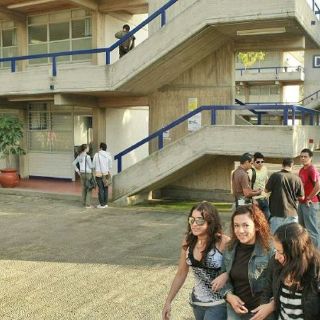 Acusa rector de UdeG riesgo de programas de becas por falta de presupuesto