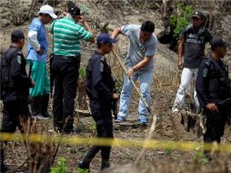 La octava osamenta fue hallada ayer por el personal de Medicina Forense, fiscales y policías. REUTERS  /