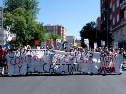 Decenas de personas protestan por las nuevas normativas de la reforma laboral y contra el Pacto del Euro. NOTIMEX  /