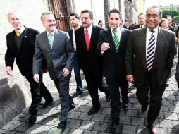 El día de hoy, el gobernador Emilio González sostuvo una reunión con los coordinadores parlamentarios. ARCHIVO  /