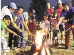 “Los papás se mostraban, incluso, más divertidos que los niños”                       “El campamento transcurrió entre sonrisas y juego  /