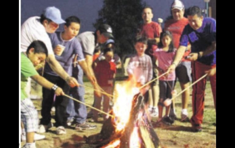 “Los papás se mostraban, incluso, más divertidos que los niños”                       “El campamento transcurrió entre sonrisas y juego  /