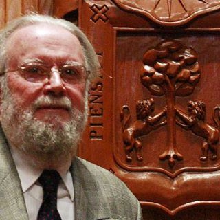 Hugo Gutiérrez Vega realiza un donativo a la Sala 'Carlos Monsiváis'