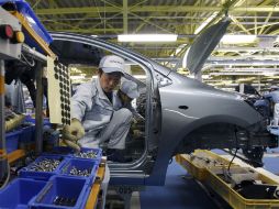 El grupo argentino Pulenta se comprometió a exportar desde Argentina vinos y productos olivareros para poder importar automóviles. AP  /