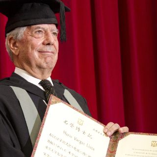 Otorgan Honoris Causa a Mario Vargas Llosa en Tokio