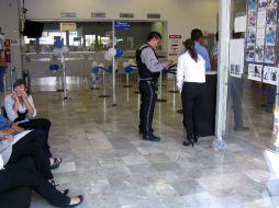 Ambas sucursales fueron asaltadas por individuos armados, quienes lograron escapar. ARCHIVO  /