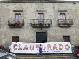 Aspecto del cierre del Palacio Legislativo por integrantes de organizaciones civiles. E. PACHECO  /