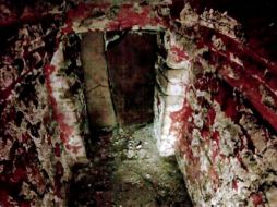 Las tomas muestran muros con sus aplanados originales pintados en rojo, y nueve personajes delineados en negro. EL UNIVERSAL  /