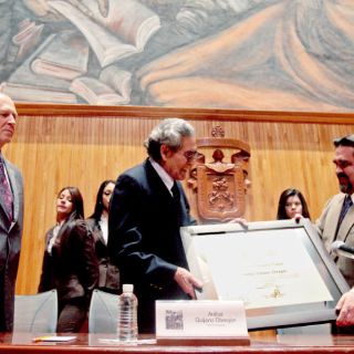 Otorgan Doctor Honoris Causa a Aníbal Quijano Obregón