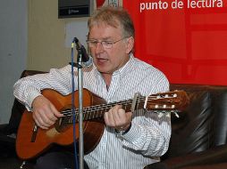 El escritor de literatura infantil y para adultos, músico y actor argentino Luis María Pescetti. PUNTODELECTURA.COM  /