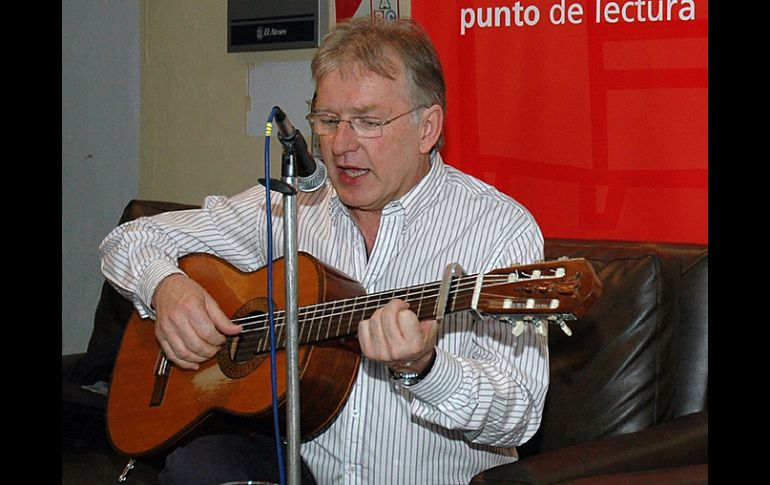 El escritor de literatura infantil y para adultos, músico y actor argentino Luis María Pescetti. PUNTODELECTURA.COM  /