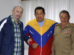 A pesar de su cirugía, Hugo Chávez sigue al mando. REUTERS  /