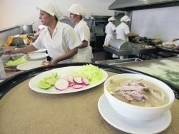 El pozole es, sin duda, el platillo estrella de “La Chata”. M. FREYRÍA  /
