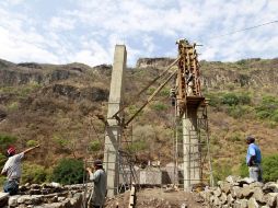 A no ser por piedras de la antigua estructura, el Puente de Arcediano tendrá materiales nuevos. E. PACHECO  /