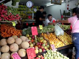 La variación en los precios de los alimentos va desde el incremento de algunas verduras y la disminución de algunas frutas. ARCHIVO  /