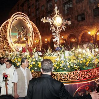 Tapatíos realizan peregrinación de Corpus Christi