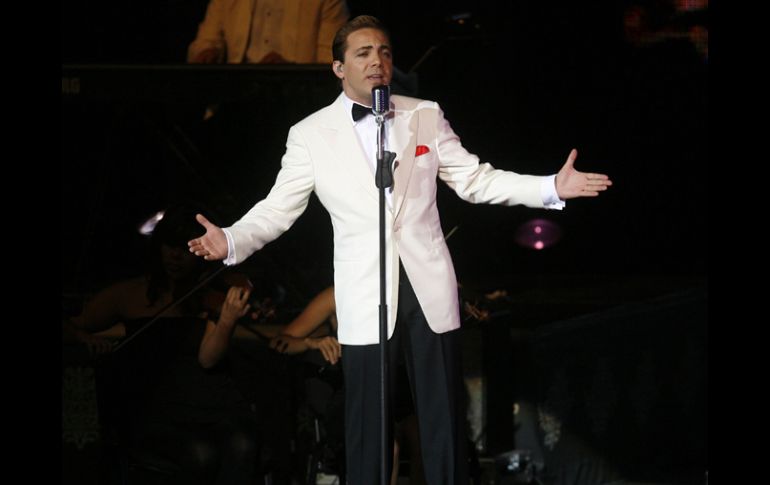 El cantante confesó que le daba gusto cantar la nostalgia que siente por José José. ARCHIVO  /